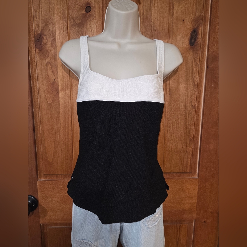 Two-Tone Black &‎ White Square-Neck Tank Top